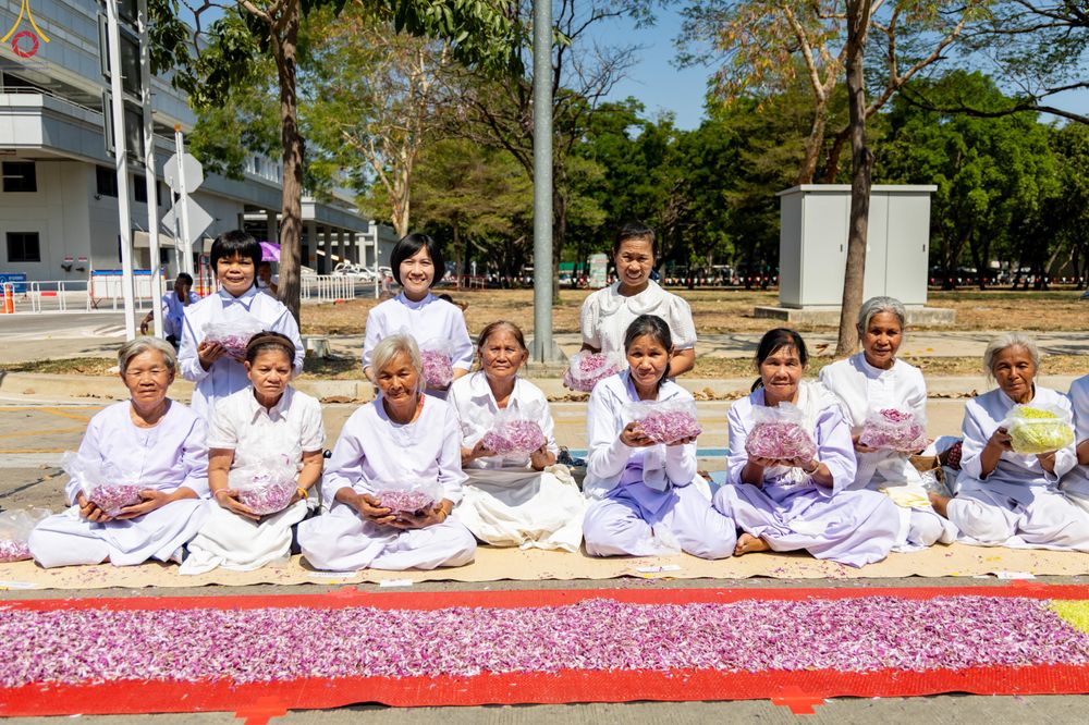 ภาพ No.304005:วันที่ 25 มกราคม พ.ศ. 2569 พิธีต้อนรับพระธรรมยาตรา  รร.สามัคคีราษฏร์บำรุง-วัดพระธรรมกาย ในโครงการธรรมยาตรา กตัญญูบูชา มหาปูชนียาจารย์ พระมงคลเทพมุนี(สด จนฺทสโร) พระผู้ปราบมาร อนุสรณ์สถาน 7 แห่ง ปีที่ 14