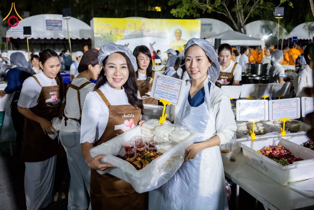 ภาพ No.289471:วันที่ 7 มกราคม พ.ศ. 2569 พิธีถวายภัตตาหารเป็นสังฆทาน แด่พระธรรมยาตรา ในโครงการธรรมยาตรา กตัญญูบูชา มหาปูชนียาจารย์ พระมงคลเทพมุนี(สด จนฺทสโร) พระผู้ปราบมาร อนุสรณ์สถาน 7 แห่ง ปีที่ 14 ณ อนุสรณ์สถานมหาวิหารพระมงคลเทพมุนี (โลตัสแลนด์) อ.สองพี่น้อง จ.สุพรร