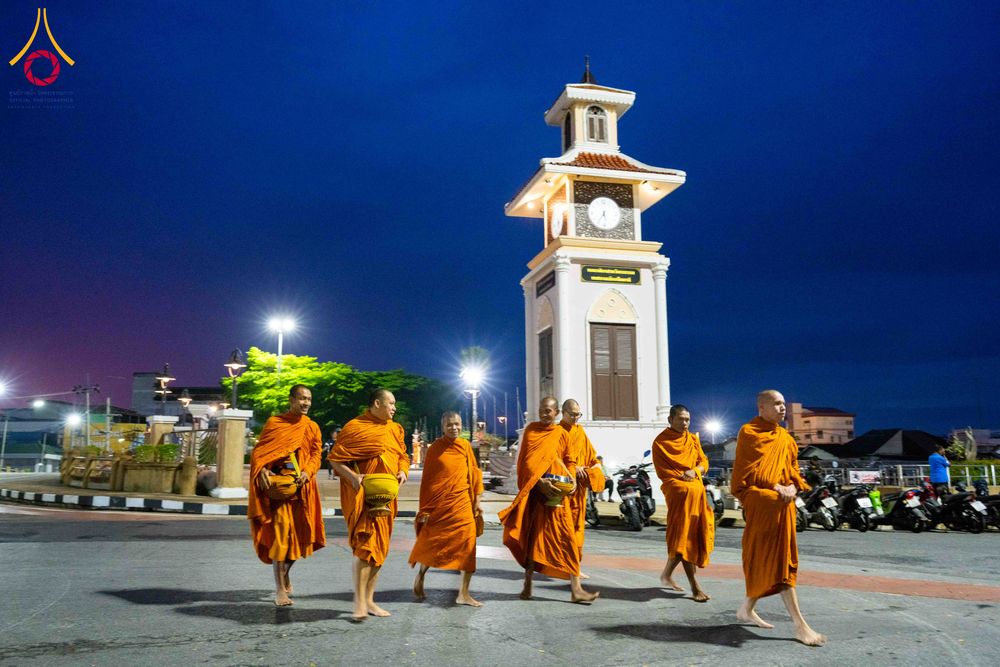 ภาพ No.329517:วันอาทิตย์ที่ 24 พฤษภาคม พ.ศ. 2569 พิธีตักบาตรพระ 1,000 รูป เพื่อถวายเป็นพุทธบูชาในเทศกาลวิสาขบูชาโลก และ ถวายเป็นพระราชกุศล  ณ ลานศิลปวัฒนธรรม เมืองปัตตานี จ.ปัตตานี