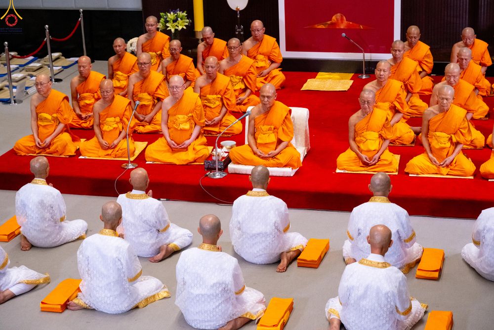ภาพ No.330735:วันวิสาขบูชา อาทิตย์ที่ 31 พฤษภาคม พ.ศ.2569 พิธีบรรพชาสามเณรอุบาสก 11 ท่าน , พิธีถวายบาตรผ้าไตร และจตุปัจจัยไทยธรรม แด่สามเณร , พิธีอุปสมบทอุทิศชีวิต , พิธีกล่าวคำกัปปิยภัณฑ์  ณ อุโบสถพระไตรปิฎก วัดพระธรรมกาย จังหวัดปทุมธานี