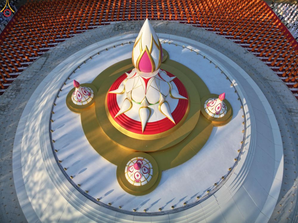 ภาพ No.291941:วันที่ 10 มกราคม พ.ศ. 2569 พิธีจุดประทีปถวายเป็นพุทธบูชา และบูชาธรรมมหาปูชนียาจารย์  ณ อนุสรณ์สถานคลองบางนางแท่น อ.สามพราน จ.นครปฐม ในโครงการธรรมยาตรา กตัญญูบูชา มหาปูชนียาจารย์ พระมงคลเทพมุนี(สด จนฺทสโร) พระผู้ปราบมาร อนุสรณ์สถาน 7 แห่ง ปีที่ 14