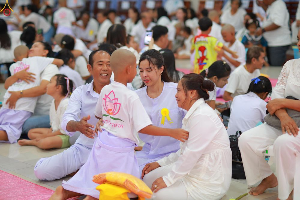 ภาพ No.320165:วันเสาร์ที่ 4 เมษายน 2569 พิธีตัดปอยผม ขอขมาผู้ปกครอง  มอบบาตร-ผ้าไตร และพิธีบรรพชาสามเณร 87 รูป  ณ ศูนย์ปฏิบัติธรรมระยอง(บ้านช่องลม)  ต.บางบุตร อ.บ้านค่าย จ.ระยอง