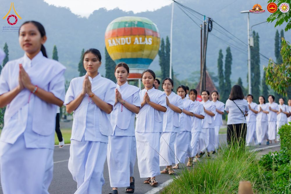 ภาพ No.280056:วันที่ 31 ธันวาคม พ.ศ. 2568 เดินธรรมยาตราที่บรมพุทธโธ อินโดนีเซีย