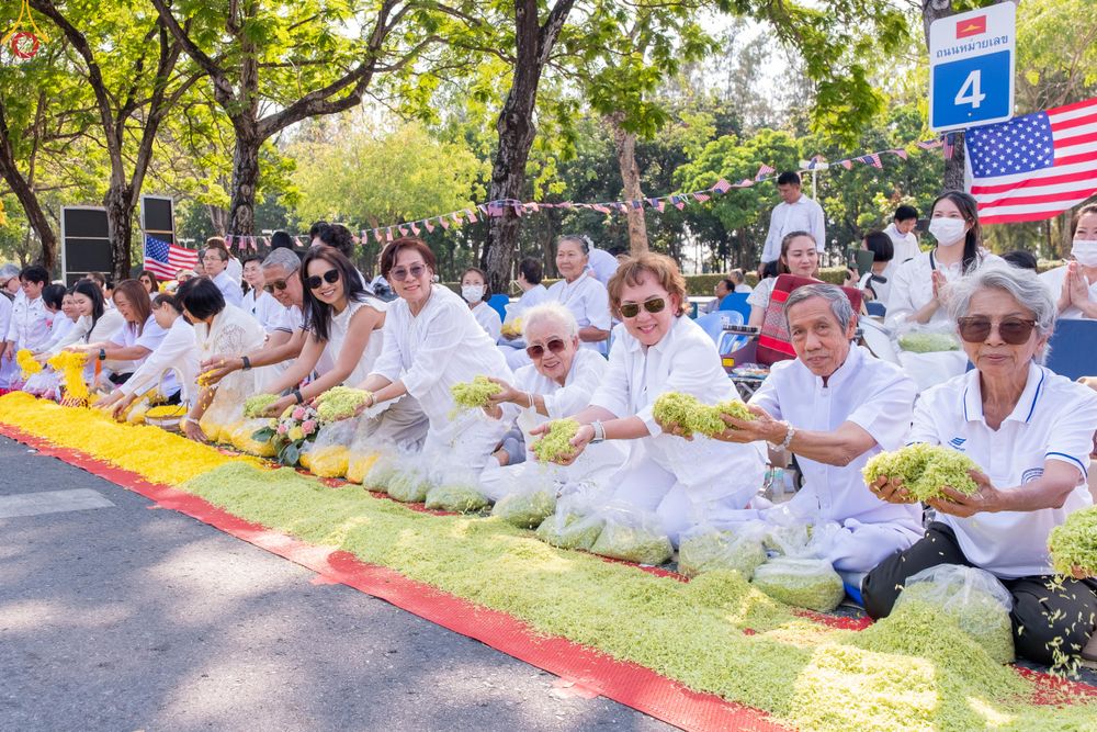 ภาพ No.304104:วันที่ 25 มกราคม พ.ศ. 2569 พิธีต้อนรับพระธรรมยาตรา  รร.สามัคคีราษฏร์บำรุง-วัดพระธรรมกาย ในโครงการธรรมยาตรา กตัญญูบูชา มหาปูชนียาจารย์ พระมงคลเทพมุนี(สด จนฺทสโร) พระผู้ปราบมาร อนุสรณ์สถาน 7 แห่ง ปีที่ 14