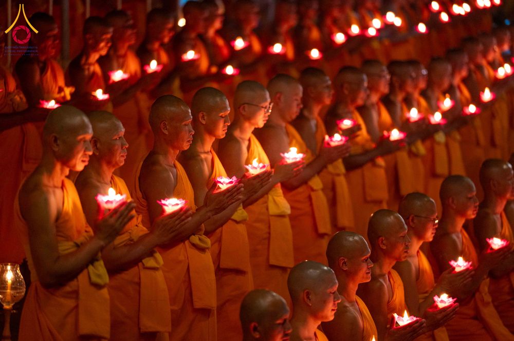 ภาพ No.297454:วันที่ 16 มกราคม พ.ศ. 2569 พิธีลอยประทีปธรรมถวายเป็นพุทธบูชา และบูชาธรรมมหาปูชนียาจารย์  ณ วัดโบสถ์บน ต.บางคูเวียง จ.นนทบุรี อนุสรณ์สถานลำดับที่ 4 สถานที่เกิดด้วยกายธรรม ในโครงการธรรมยาตรา กตัญญูบูชา มหาปูชนียาจารย์ พระมงคลเทพมุนี(สด จนฺทสโร) พระผู้ปราบม