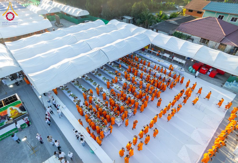 ภาพ No.289978:วันที่ 8 มกราคม พ.ศ. 2569 พิธีถวายภัตตาหารเป็นสังฆทาน แด่พระธรรมยาตรา ณ อนุสรณ์สถานคลองบางนางแท่น อ.สามพราน จ.นครปฐม ในโครงการธรรมยาตรา กตัญญูบูชา มหาปูชนียาจารย์ พระมงคลเทพมุนี(สด จนฺทสโร) พระผู้ปราบมาร อนุสรณ์สถาน 7 แห่ง ปีที่ 14