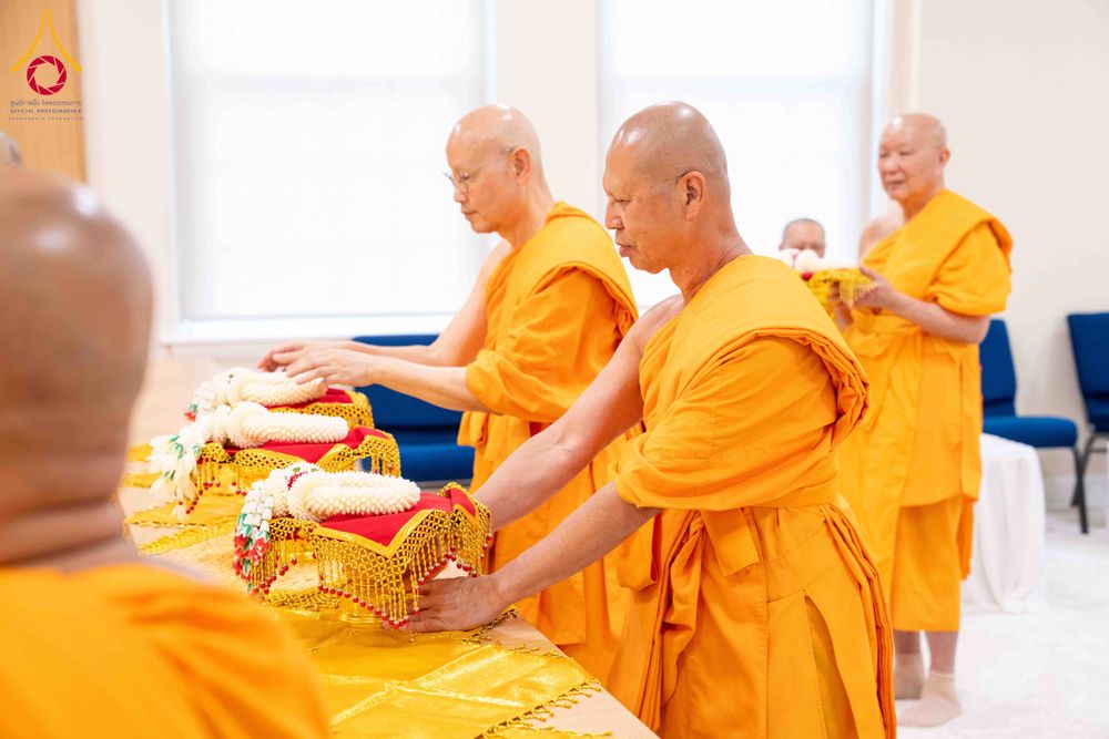 ภาพ No.319131:วันที่ 29 มีนาคม พ.ศ.2569 พิธีอัญเชิญรูปหล่อพระมงคลเทพมุนี (สด จนฺทสโร) ประดิษฐาน ณ ห้องปฏิบัติธรรม “มงคลรัตนโชติ”  วัดพระธรรมกายชิคาโก ประเทศสหรัฐอเมริกา