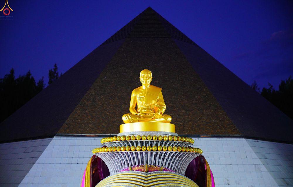 ภาพ No.289150:วันที่ 7 มกราคม พ.ศ. 2569 พิธีตักบาตรพระธรรมยาตรา ณ อนุสรณ์สถานลำดับที่ 1 สถานที่เกิดด้วยรูปกายเนื้อ อนุสรณ์สถานมหาวิหารพระมงคลเทพมุนี (โลตัสแลนด์) อ.สองพี่น้อง จ.สุพรรณบุรี ในโครงการธรรมยาตรา กตัญญูบูชา มหาปูชนียาจารย์ พระมงคลเทพมุนี(สด จนฺทสโร) พระผู้ป