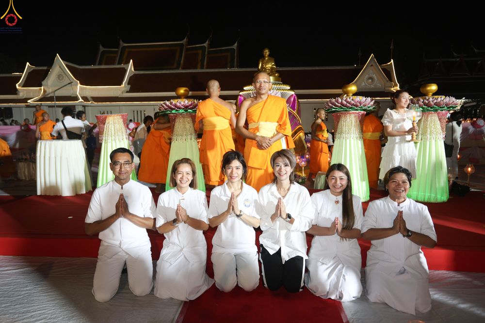 ภาพ No.297206:วันที่ 17 มกราคม พ.ศ. 2569 พิธีจุดประทีปถวายเป็นพุทธบูชา และบูชาธรรมมหาปูชนียาจารย์ (ภาพชุดที่ 2) ณ วัดโบสถ์บน ต.บางคูเวียง จ.นนทบุรี อนุสรณ์สถานลำดับที่ 4 สถานที่เกิดด้วยกายธรรม ในโครงการธรรมยาตรา กตัญญูบูชา มหาปูชนียาจารย์ พระมงคลเทพมุนี(สด จนฺทสโร) พร