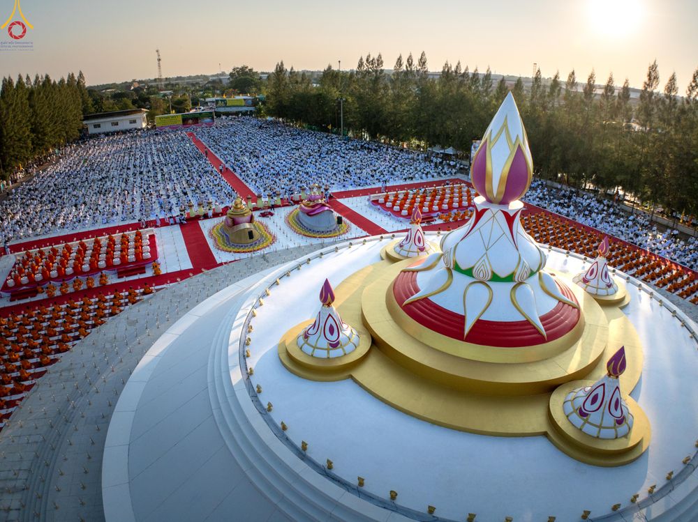 ภาพ No.292009:วันที่ 10 มกราคม พ.ศ. 2569 พิธีจุดประทีปถวายเป็นพุทธบูชา และบูชาธรรมมหาปูชนียาจารย์  ณ อนุสรณ์สถานคลองบางนางแท่น อ.สามพราน จ.นครปฐม ในโครงการธรรมยาตรา กตัญญูบูชา มหาปูชนียาจารย์ พระมงคลเทพมุนี(สด จนฺทสโร) พระผู้ปราบมาร อนุสรณ์สถาน 7 แห่ง ปีที่ 14