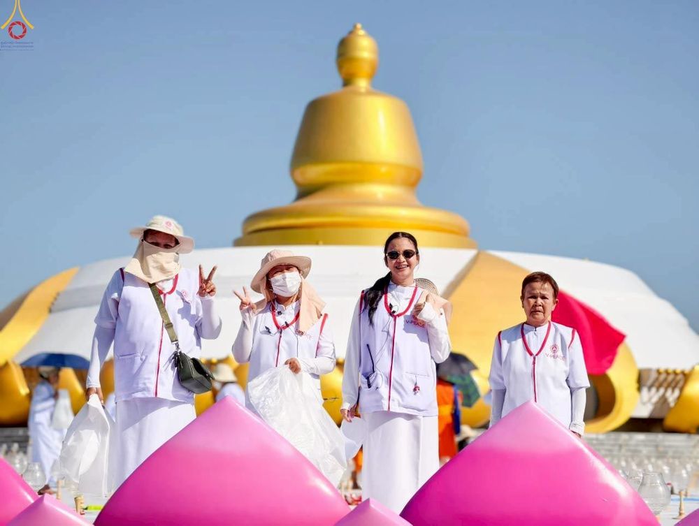 ภาพ No.306755:ภาพเบื้องหลังอาสาสมัครรวมใจ ชุดที่ 5 ในโครงการธรรมยาตรา กตัญญูบูชา มหาปูชนียาจารย์ พระมงคลเทพมุนี(สด จนฺทสโร) พระผู้ปราบมาร อนุสรณ์สถาน 7 แห่ง ปีที่ 14