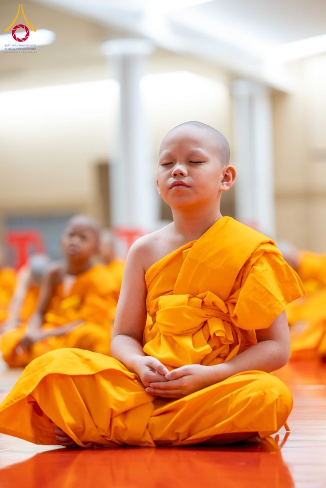 ภาพ No.319563:วันเสาร์ที่ 4 เมษายน พ.ศ.2569 พิธีขอขมา มอบผ้าไตร และถวายบาตรแด่นาคธรรมทายาท ในโครงการบรรพชาสามเณรฟื้นฟูพระพุทธศาสนาทั่วไทย โครงการหน่อแก้วเปรียญธรรม รุ่นที่ 14 โครงการสามเณรยุวธรรมทายาท รุ่นที่ 34 โครงการสามเณรมัชฌิมธรรมทายาท รุ่นที่ 30 ณ สภาธรรมกายสากล