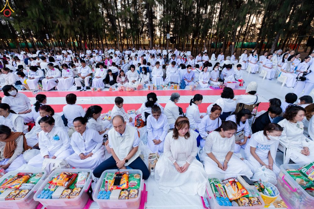 ภาพ No.289205:วันที่ 7 มกราคม พ.ศ. 2569 พิธีตักบาตรพระธรรมยาตรา ณ อนุสรณ์สถานลำดับที่ 1 สถานที่เกิดด้วยรูปกายเนื้อ อนุสรณ์สถานมหาวิหารพระมงคลเทพมุนี (โลตัสแลนด์) อ.สองพี่น้อง จ.สุพรรณบุรี ในโครงการธรรมยาตรา กตัญญูบูชา มหาปูชนียาจารย์ พระมงคลเทพมุนี(สด จนฺทสโร) พระผู้ป