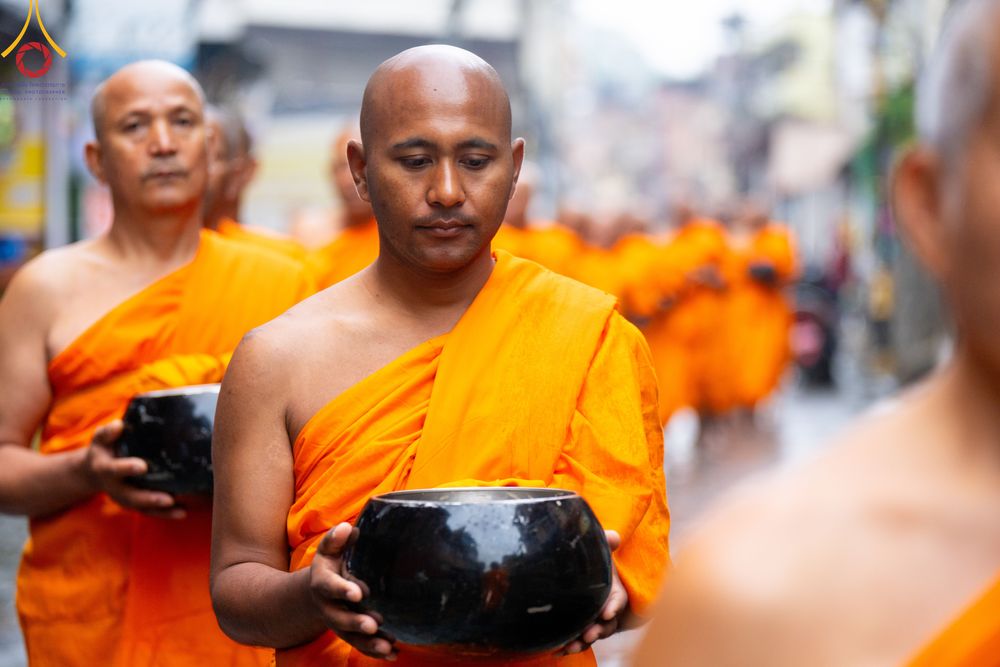 ภาพ No.317151:วันจันทร์ที่ 30 มีนาคม พ.ศ.2569 จาริกบิณฑบาตสยมภูนาทสู่พระราชวังหนุมานโดกา ประเทศเนปาล