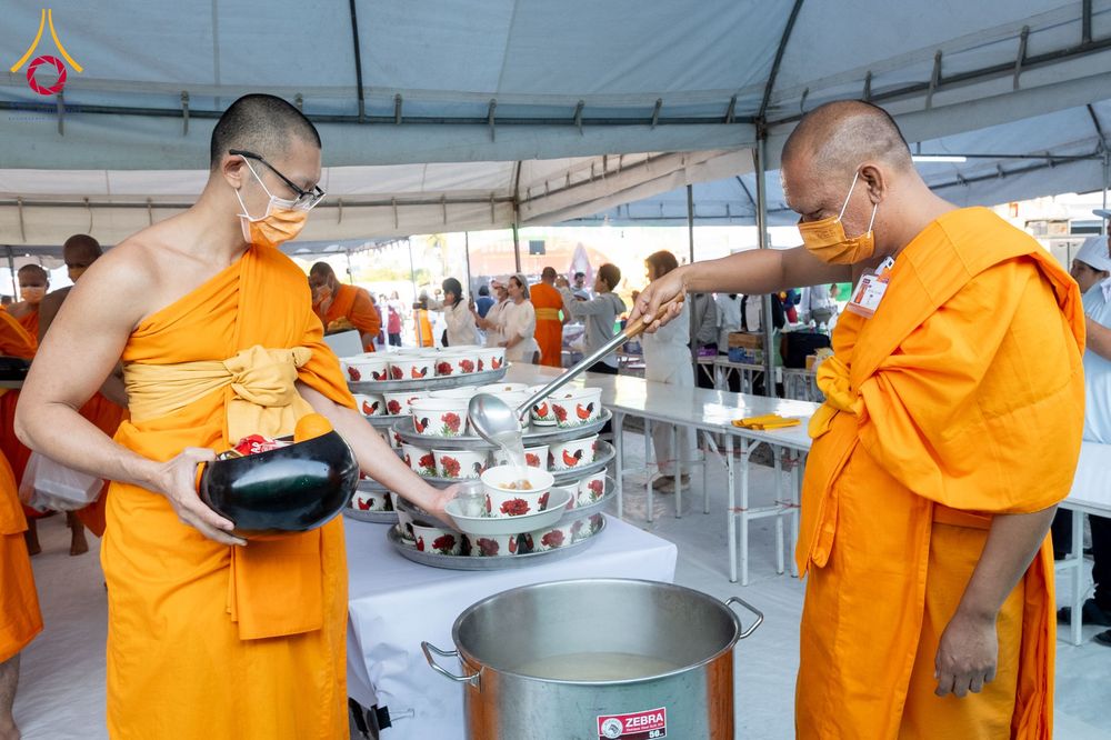 ภาพ No.289975:วันที่ 8 มกราคม พ.ศ. 2569 พิธีถวายภัตตาหารเป็นสังฆทาน แด่พระธรรมยาตรา ณ อนุสรณ์สถานคลองบางนางแท่น อ.สามพราน จ.นครปฐม ในโครงการธรรมยาตรา กตัญญูบูชา มหาปูชนียาจารย์ พระมงคลเทพมุนี(สด จนฺทสโร) พระผู้ปราบมาร อนุสรณ์สถาน 7 แห่ง ปีที่ 14