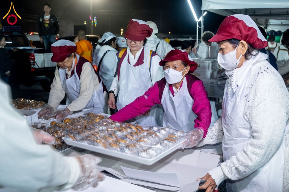 ภาพ No.292222:วันที่ 11 มกราคม พ.ศ. 2569 พิธีถวายภัตตาหารเป็นสังฆทาน แด่พระธรรมยาตรา ในโครงการธรรมยาตรา กตัญญูบูชา มหาปูชนียาจารย์ พระมงคลเทพมุนี(สด จนฺทสโร) พระผู้ปราบมาร อนุสรณ์สถาน 7 แห่ง ปีที่ 14 ณ  อนุสรณ์สถานลำดับที่ 2  สถานที่ตั้งมโนปณิธานบวชตลอดชีวิต อนุสรณ์สถ