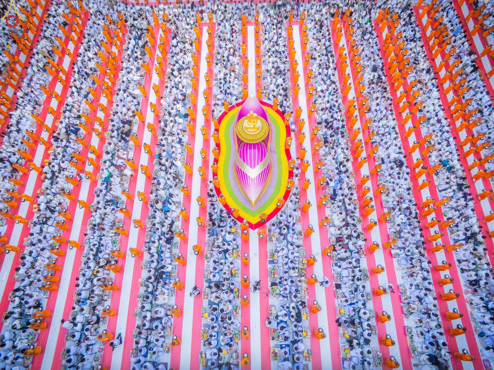 ภาพ No.289370:วันที่ 7 มกราคม พ.ศ. 2569 พิธีตักบาตรพระธรรมยาตรา ณ อนุสรณ์สถานลำดับที่ 1 สถานที่เกิดด้วยรูปกายเนื้อ อนุสรณ์สถานมหาวิหารพระมงคลเทพมุนี (โลตัสแลนด์) อ.สองพี่น้อง จ.สุพรรณบุรี ในโครงการธรรมยาตรา กตัญญูบูชา มหาปูชนียาจารย์ พระมงคลเทพมุนี(สด จนฺทสโร) พระผู้ป