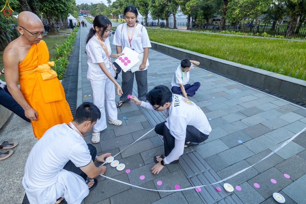 ภาพ No.330100:วันที่ 27-29 พฤษภาคม พ.ศ.2569 MBMI Tangerang (Majelis Agama Buddha Mahanikaya) ได้มีการเตรียมงานเพื่อจัดงานวิสาขบูชานานาชาติ  ชึ่งในงานจะมีการจุดประทีปโคมลาน โคมลอย กว่า 20,000 ดวง  เพื่อน้อมถวายเป็นพุทธบูชา และเพื่อเป็นการกระชับสัมพันธมิตรภาพ