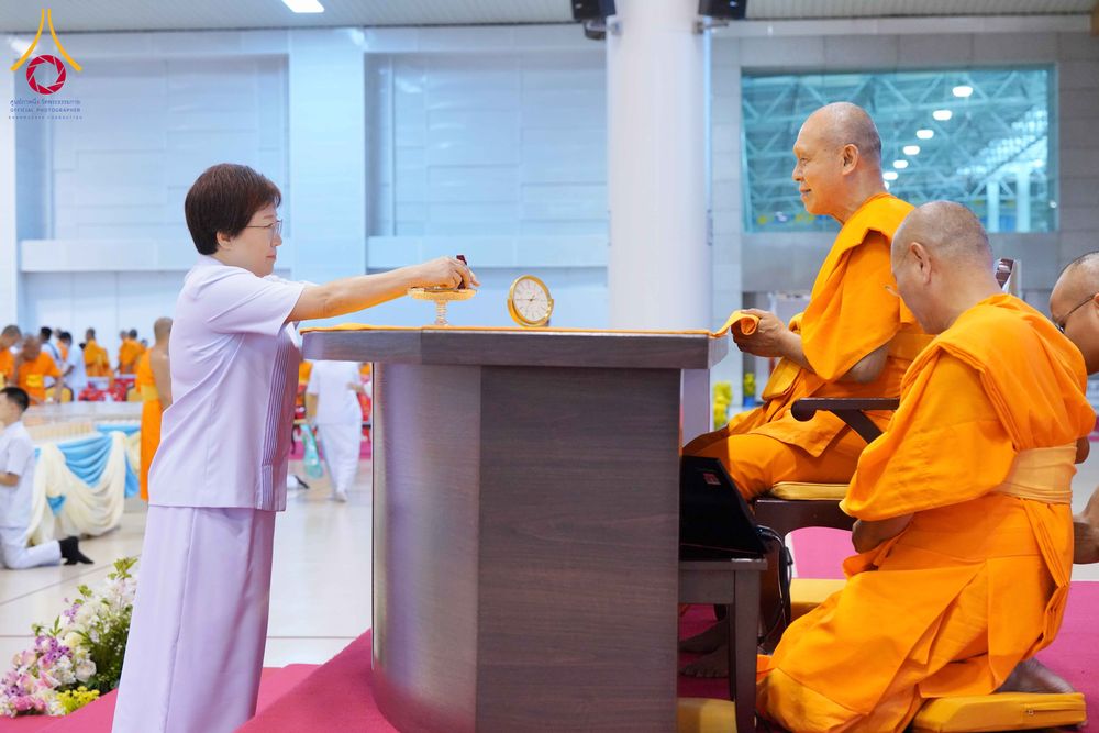 ภาพ No.338019:วันอาทิตย์ต้นเดือน 5 กรกฎาคม พ.ศ.2569 สัมมนาพิเศษ พิธีมอบพระของขวัญ ณ ห้องแก้วสารพัด1 วัดพระธรรมกาย