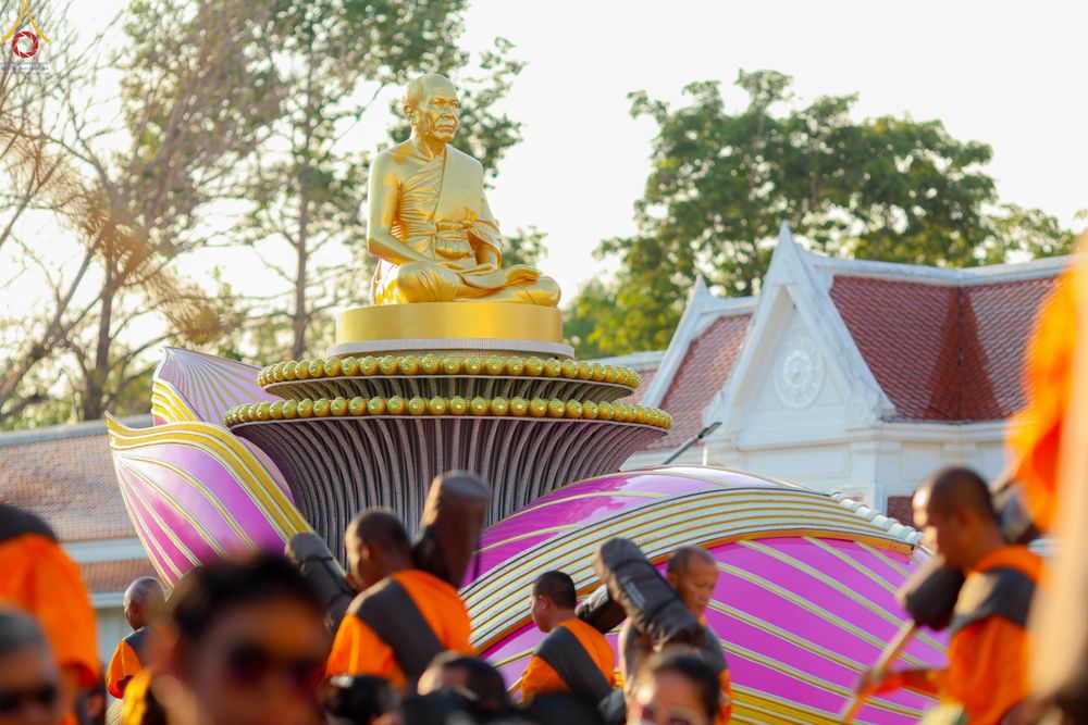 ภาพ No.295339:วันที่ 16 มกราคม พ.ศ. 2569 พิธีต้อนรับพระธรรมยาตรา อนุสรณ์สถานลำดับที่ 4 (ภาพชุดที่ 2) สถานที่เกิดด้วยกายธรรม ณ วัดโบสถ์บน ต.บางคูเวียง จ.นนทบุรี ในโครงการธรรมยาตรา กตัญญูบูชา มหาปูชนียาจารย์ พระมงคลเทพมุนี(สด จนฺทสโร) พระผู้ปราบมาร อนุสรณ์สถาน 7 แห่ง ปี