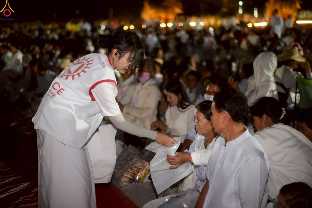 ภาพ No.306590:ภาพเบื้องหลังอาสาสมัครรวมใจ ชุดที่ 5 ในโครงการธรรมยาตรา กตัญญูบูชา มหาปูชนียาจารย์ พระมงคลเทพมุนี(สด จนฺทสโร) พระผู้ปราบมาร อนุสรณ์สถาน 7 แห่ง ปีที่ 14