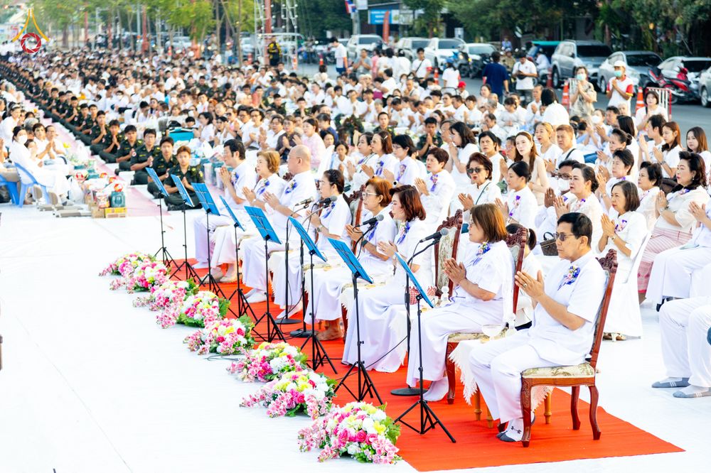 ภาพ No.318037:วันเสาร์ที่ 4 เมษายน พ.ศ. 2569 งานทำบุญเมืองใจกลางอยุธยา  ตักบาตรพระ 1,109 รูป ณ ถนนชีกุน หน้าวัดมหาธาตุ และวัดราชบูรณะ