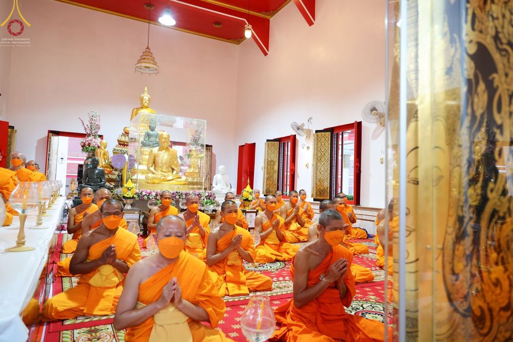 ภาพ No.71908:พิธีจุดประทีปถวายเป็นพุทธบูชา และบูชาธรรมมหาปูชนียาจารย์ ในโครงการธรรมยาตรากตัญญูบูชา มหาปูชนียาจารย์ พระมงคลเทพมุนี(สด จนฺทสโร) พระผู้ปราบมาร ปีที่ 11 ณ อนุสรณ์สถานลำดับที่ 3 สถานที่เกิดใหม่ในเพศสมณะ วัดสองพี่น้อง อ.สองพี่น้อง จ.สุพรรณบุรี วันที่ 17 มกร