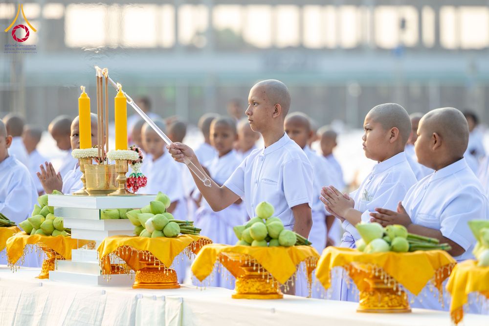 ภาพ No.319411:วันเสาร์ที่ 4 เมษายน พ.ศ.2569 พิธีขอขมา มอบผ้าไตร และถวายบาตรแด่นาคธรรมทายาท ในโครงการบรรพชาสามเณรฟื้นฟูพระพุทธศาสนาทั่วไทย โครงการหน่อแก้วเปรียญธรรม รุ่นที่ 14 โครงการสามเณรยุวธรรมทายาท รุ่นที่ 34 โครงการสามเณรมัชฌิมธรรมทายาท รุ่นที่ 30 ณ สภาธรรมกายสากล