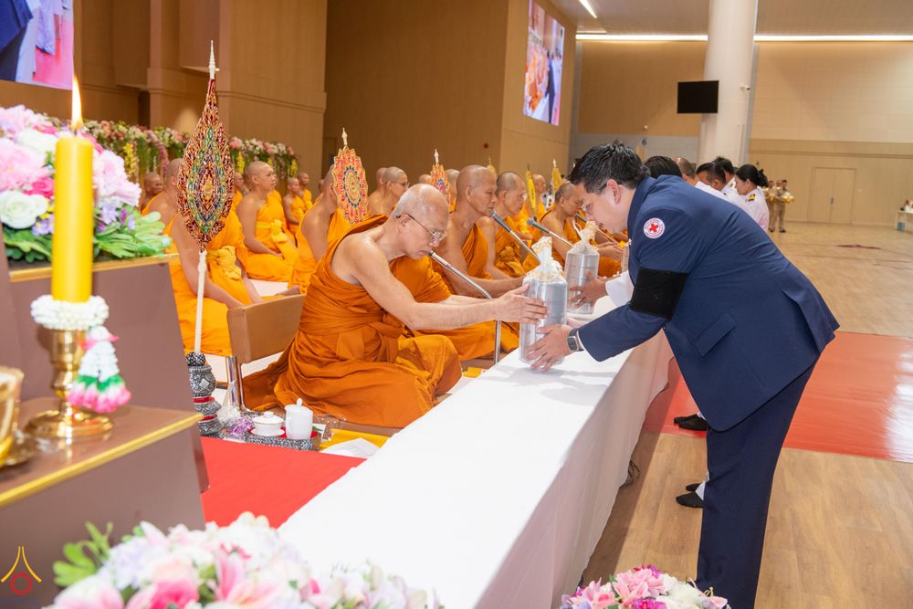 ภาพ No.341732:วันอังคารที่ 28 กรกฎาคม พ.ศ. 2569 คณะสงฆ์และพสกนิกรอำเภอคลองหลวง พร้อมใจจัดพิธีเจริญพระพุทธมนต์ ปฏิบัติธรรม และทำบุญตักบาตร ถวายพระราชกุศลเฉลิมพระเกียรติพระบาทสมเด็จพระเจ้าอยู่หัว