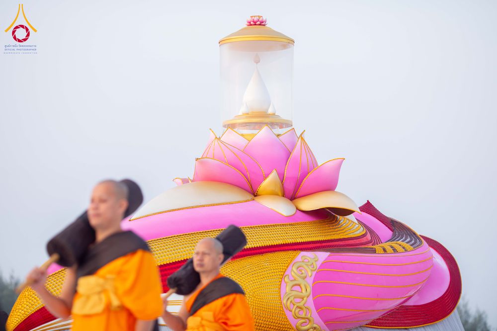 ภาพ No.299811:วันที่ 19 มกราคม พ.ศ.2569 พระธรรมยาตราปฏิบัติธรรมและถ่ายภาพหมู่ประวัติศาสตร์ ณ อนุสรณ์สถานลำดับที่ 5 สถานที่เผยแผ่วิชชาธรรมกายครั้งแรก  อนุสรณ์สถานบางปลาวัดบางปลา อ.บางเลน จ.นครปฐม ในโครงการธรรมยาตรา กตัญญูบูชา มหาปูชนียาจารย์ พระมงคลเทพมุนี(สด จนฺทสโร) 