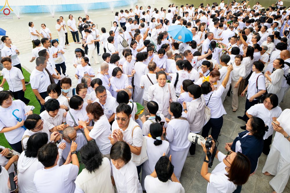 ภาพ No.330291:วันที่ 30 พฤษภาคม พ.ศ.2569 พิธีตัดปอยผมและปลงผม อุบาสกอุปสมบทอุทิศชีวิต 11 ท่าน ณ โบสถ์พระไตรปิฎก วัดพระธรรมกาย จังหวัดปทุมธานี