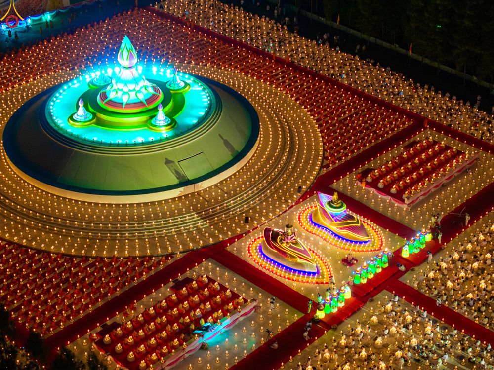 ภาพ No.292175:วันที่ 10 มกราคม พ.ศ. 2569 พิธีจุดประทีปถวายเป็นพุทธบูชา และบูชาธรรมมหาปูชนียาจารย์  ณ อนุสรณ์สถานคลองบางนางแท่น อ.สามพราน จ.นครปฐม ในโครงการธรรมยาตรา กตัญญูบูชา มหาปูชนียาจารย์ พระมงคลเทพมุนี(สด จนฺทสโร) พระผู้ปราบมาร อนุสรณ์สถาน 7 แห่ง ปีที่ 14