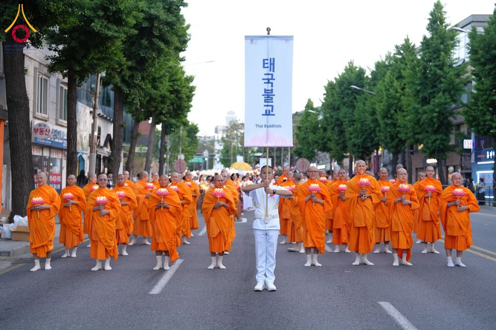 ภาพ No.328946:วันเสาร์ที่ 16 พฤษภาคม พ.ศ.2569 งานเทศกาลโคมวิสาขบูชานานาชาติ หรือ ยอนดึงฮเว  연등회 (Lotus Lantern Festival) ประจำปี 2569 ประเทศเกาหลีใต้