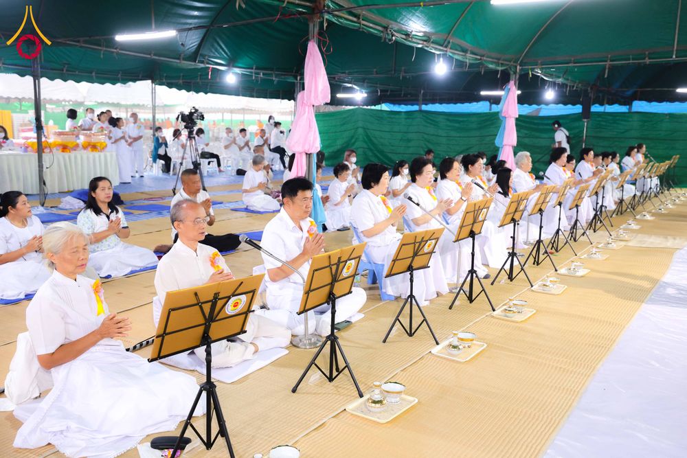 ภาพ No.298618:วันที่ 20 มกราคม พ.ศ. 2569 พิธีถวายภัตตาหารเป็นสังฆทาน แด่พระธรรมยาตรา ณ อนุสรณ์สถานบางปลา วัดบางปลา อำเภอบางเลน จังหวัดนครปฐม ในโครงการธรรมยาตรา กตัญญูบูชา มหาปูชนียาจารย์ พระมงคลเทพมุนี(สด จนฺทสโร) พระผู้ปราบมาร อนุสรณ์สถาน 7 แห่ง ปีที่ 14