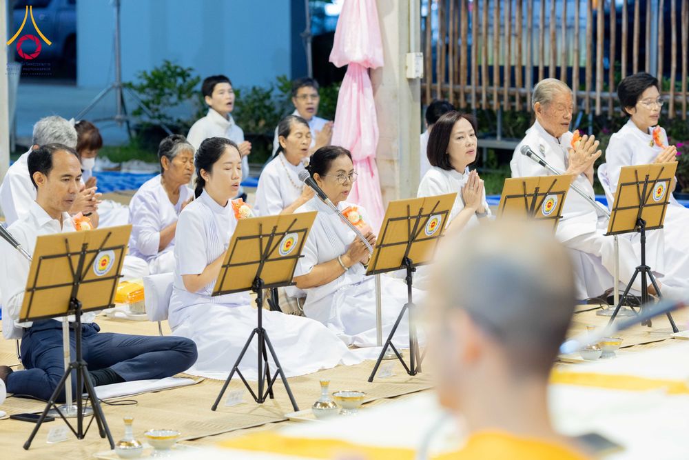 ภาพ No.288841:วันที่ 6 มกราคม พ.ศ. 2569 พิธีถวายภัตตาหารเป็นสังฆทาน แด่พระธรรมยาตรา ในโครงการธรรมยาตรา กตัญญูบูชา มหาปูชนียาจารย์ พระมงคลเทพมุนี(สด จนฺทสโร) พระผู้ปราบมาร อนุสรณ์สถาน 7 แห่ง ปีที่ 14 ณ อนุสรณ์สถานมหาวิหารพระมงคลเทพมุนี (โลตัสแลนด์) อ.สองพี่น้อง จ.สุพรร