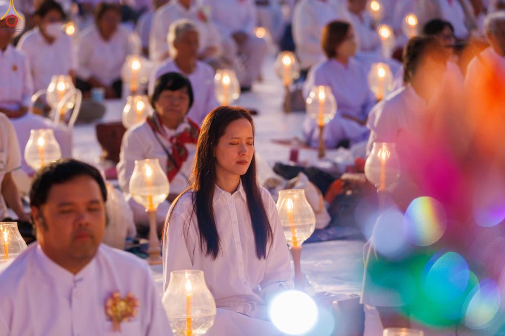 ภาพ No.294195:วันที่ 13 มกราคม พ.ศ. 2569 พิธีจุดประทีปถวายเป็นพุทธบูชา และบูชาธรรมมหาปูชนียาจารย์  (ภาพชุดที่ 2) ณ วัดสองพี่น้อง ต.ต้นตาล อ.สองพี่น้อง จ.สุพรรณบุรี ในโครงการธรรมยาตรา กตัญญูบูชา มหาปูชนียาจารย์ พระมงคลเทพมุนี(สด จนฺทสโร) พระผู้ปราบมาร อนุสรณ์สถาน 7 แห่