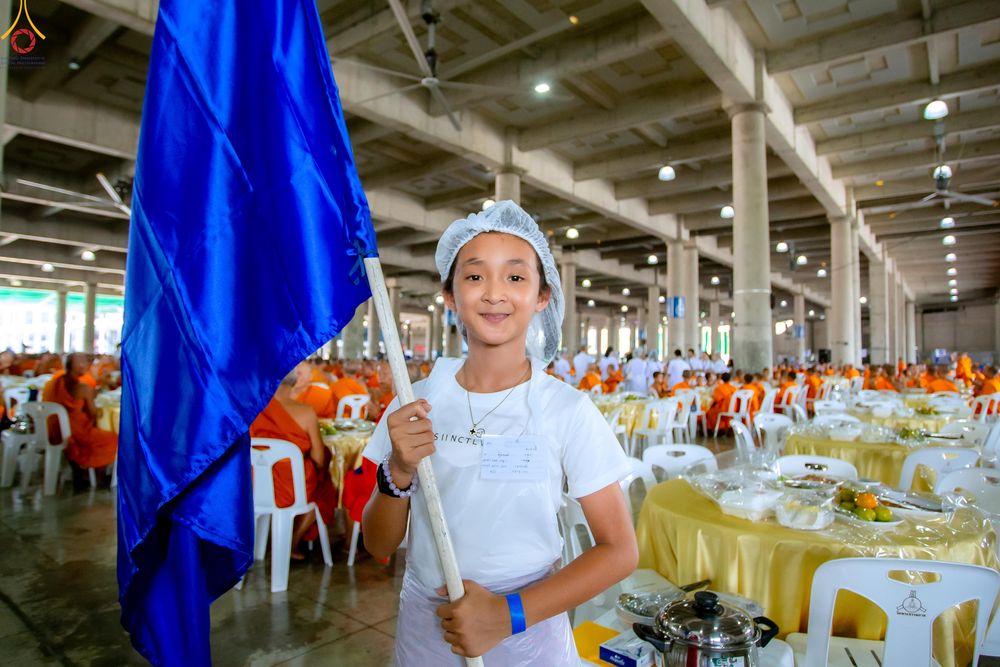 ภาพ No.325833:วันที่ 22 เมษายน พ.ศ.2569(วันคุ้มครองโลก) งานถวายมหาสังฆทาน 40,000 กว่าวัดทั่วประเทศ เจ้าหน้าที่ สาธุชน ร่วมใจจัดเตรียมภัตตาหารเพล (ชุด 2)