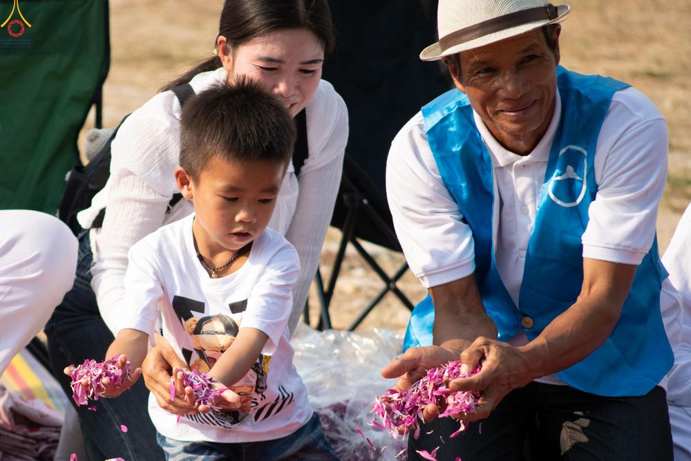 ภาพ No.295023:วันที่ 14 มกราคม พ.ศ. 2569 พิธีต้อนรับพระธรรมยาตรา อนุสรณ์สถานลำดับที่ 4  สถานที่เกิดด้วยกายธรรม ณ วัดโบสถ์บน ต.บางคูเวียง จ.นนทบุรี ในโครงการธรรมยาตรา กตัญญูบูชา มหาปูชนียาจารย์ พระมงคลเทพมุนี(สด จนฺทสโร) พระผู้ปราบมาร อนุสรณ์สถาน 7 แห่ง ปีที่ 14