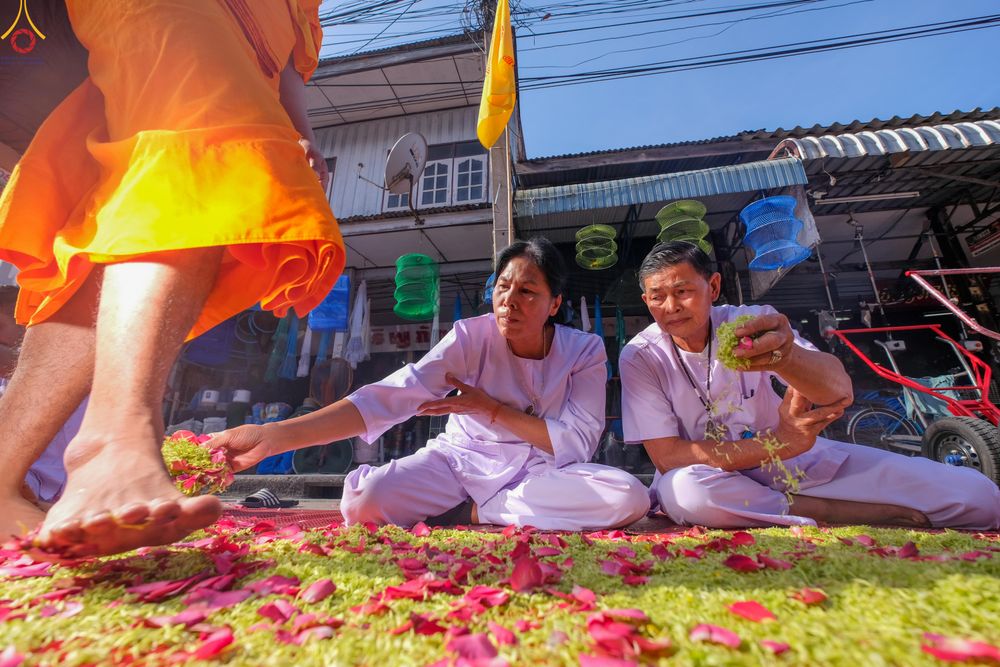 ภาพ No.287761:วันที่ 3 มกราคม พ.ศ. 2569 พิธีต้อนรับพระธรรมยาตรา ครั้งที่ 2 (ภาพชุดที่ 2) ในโครงการธรรมยาตรา กตัญญูบูชา มหาปูชนียาจารย์ พระมงคลเทพมุนี(สด จนฺทสโร) พระผู้ปราบมาร อนุสรณ์สถาน 7 แห่ง ปีที่ 14 ณ อนุสรณ์สถานมหาวิหารพระมงคลเทพมุนี (โลตัสแลนด์) อ.สองพี่น้อง จ.