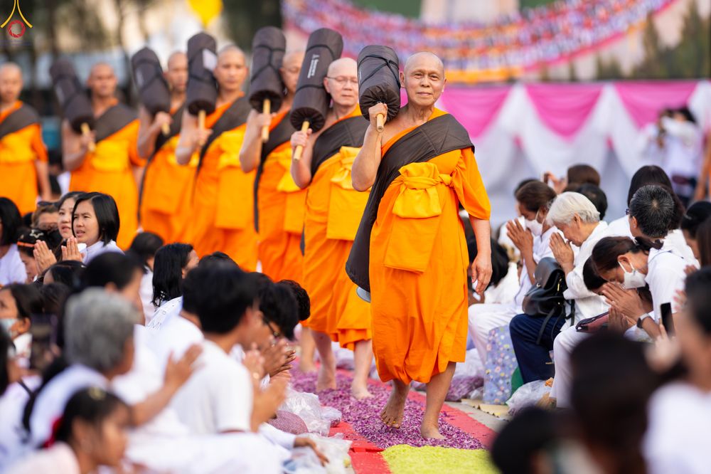 ภาพ No.299664:วันที่ 18 มกราคม พ.ศ. 2569 พิธีต้อนรับพระธรรมยาตรา (ภาพชุดที่ 2) ณ อนุสรณ์สถานลำดับที่ 5  สถานที่เผยแผ่วิชชาธรรมกายครั้งแรก อนุสรณ์สถานบางปลา วัดบางปลา อำเภอบางเลน จังหวัดนครปฐม ในโครงการธรรมยาตรา กตัญญูบูชา มหาปูชนียาจารย์ พระมงคลเทพมุนี(สด จนฺทสโร) พระ