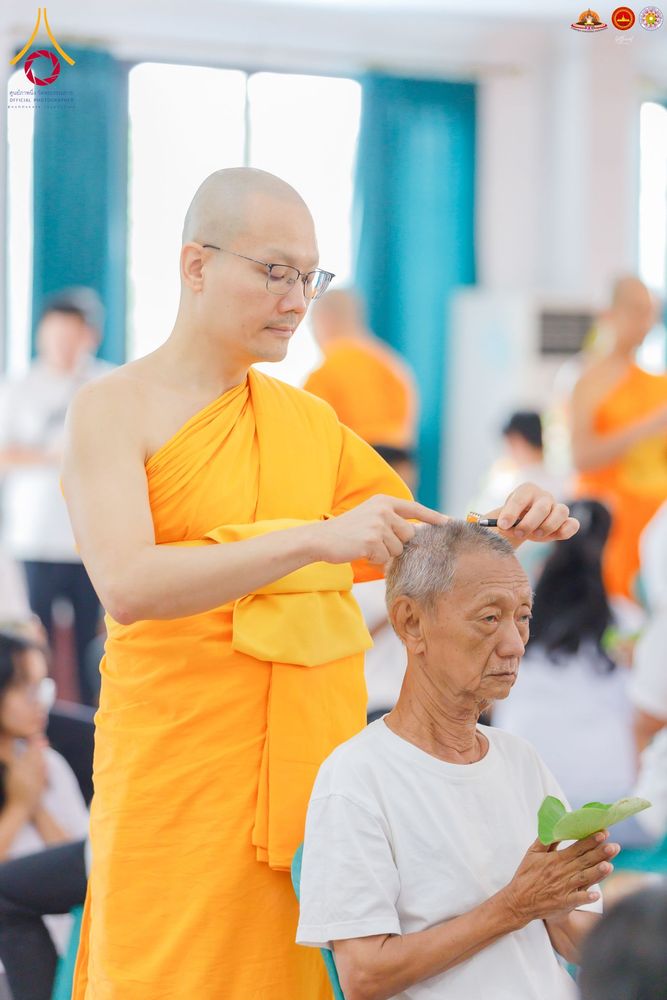 ภาพ No.284476:วันพุธที่ 17  ธันวาคม พ.ศ.2568  พิธีปลงผมนาคธรรมทายาท  โครงการบรรพชาสามเณรและบวชอุบาสิกาแก้ว  ณ วิทยาลัยศรีวิจายา (Sekolah Tinggi Agama Buddha Negeri Sriwijaya) เมืองตังเกอรัง จังหวัดบันเตน ประเทศอินโดนีเซีย