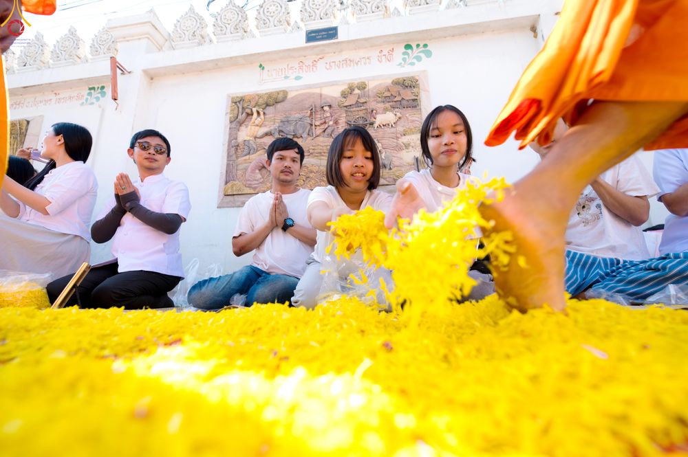 ภาพ No.292902:วันที่ 11 มกราคม พ.ศ. 2569 พิธีต้อนรับพระธรรมยาตรา ณ อนุสรณ์สถานลำดับที่ 3 สถานที่เกิดในเพศสมณะ วัดสองพี่น้อง อำเภอสองพี่น้อง จังหวัดสุพรรณบุรี ในโครงการธรรมยาตรา กตัญญูบูชา มหาปูชนียาจารย์ พระมงคลเทพมุนี(สด จนฺทสโร) พระผู้ปราบมาร อนุสรณ์สถาน 7 แห่ง ปีที