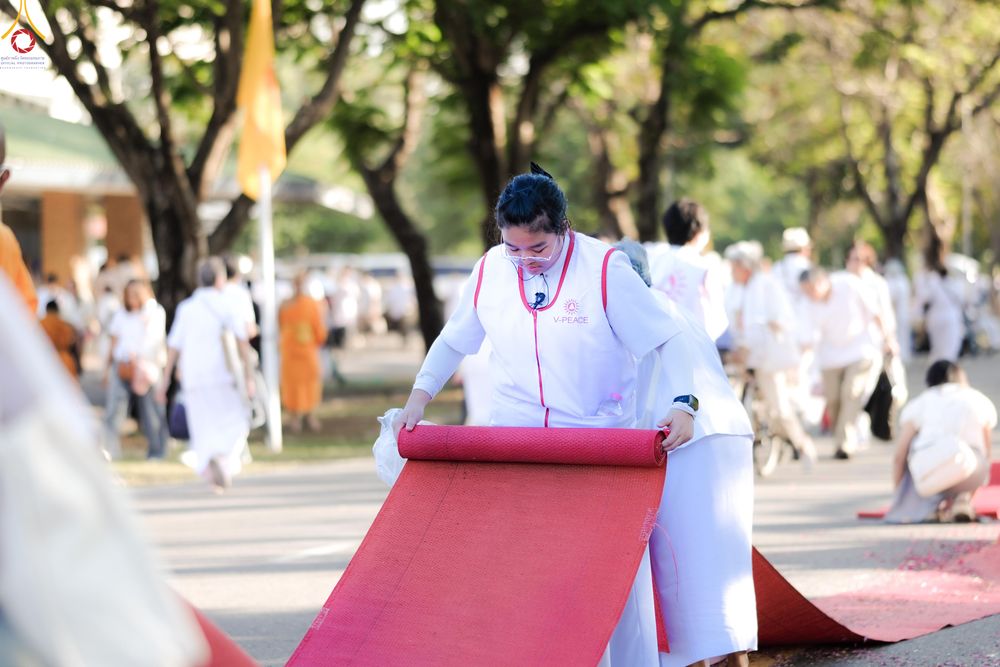 ภาพ No.296036:ภาพเบื้องหลังอาสาสมัครรวมใจ ชุดที่ 1 ในโครงการธรรมยาตรา กตัญญูบูชา มหาปูชนียาจารย์ พระมงคลเทพมุนี(สด จนฺทสโร) พระผู้ปราบมาร อนุสรณ์สถาน 7 แห่ง ปีที่ 14