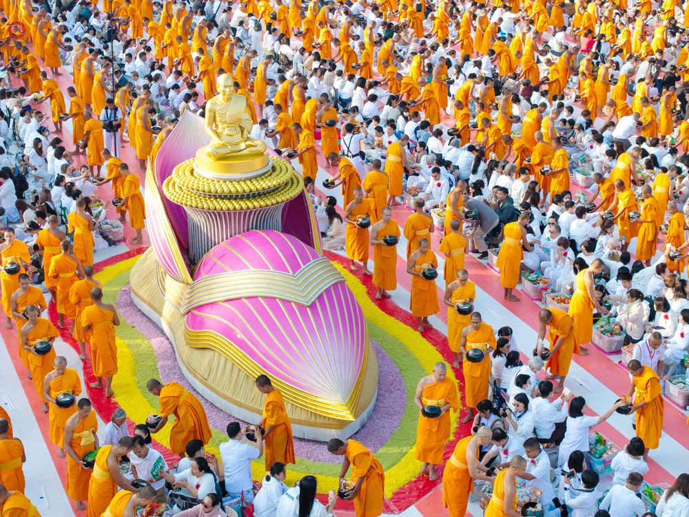 ภาพ No.292439:วันที่ 11 มกราคม พ.ศ. 2569 พิธีตักบาตรพระธรรมยาตรา ณ อนุสรณ์สถานคลองบางนางแท่น อ.สามพราน จ.นครปฐม ในโครงการธรรมยาตรา กตัญญูบูชา มหาปูชนียาจารย์ พระมงคลเทพมุนี(สด จนฺทสโร) พระผู้ปราบมาร อนุสรณ์สถาน 7 แห่ง ปีที่ 14