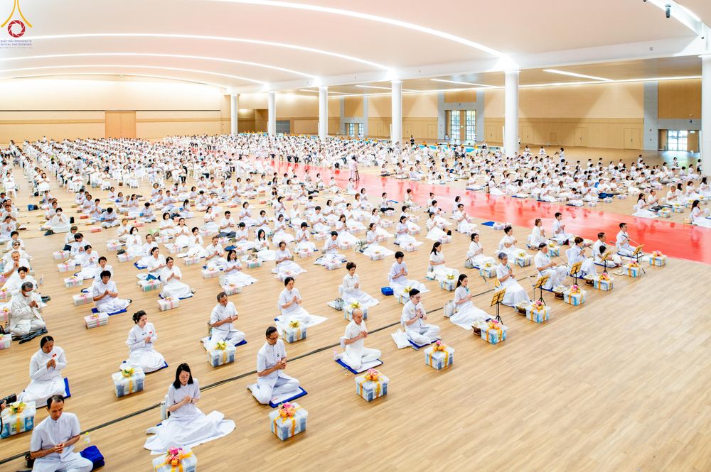 ภาพ No.280566:วันที่ 28 ธันวาคม พ.ศ.2568 พิธีถวายอุปกรณ์ทำความสะอาด ณ ห้องแก้วสารพัดนึก วัดพระธรรมกาย