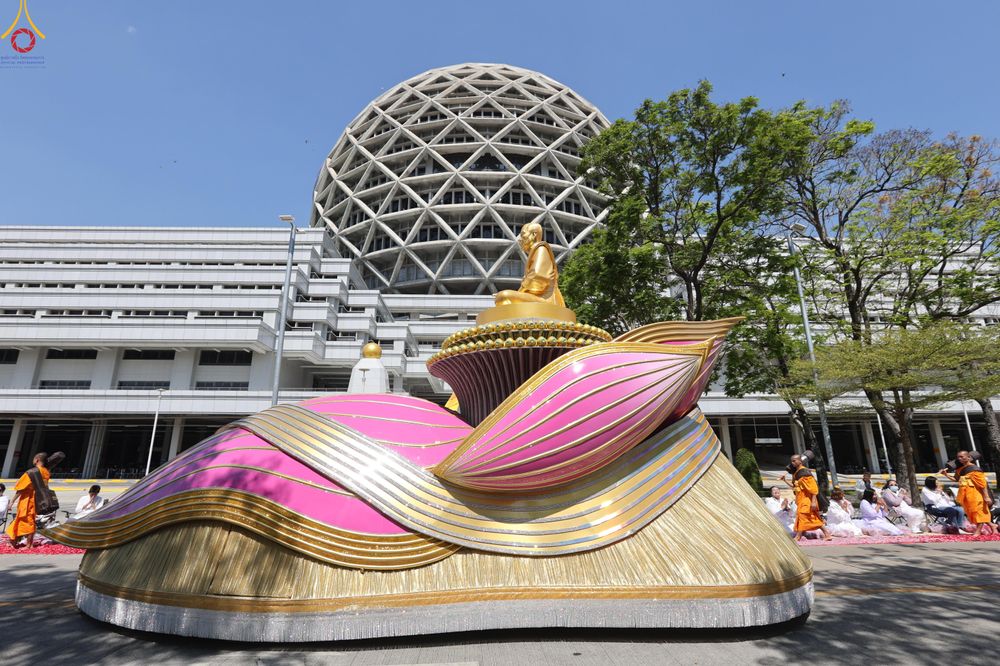 ภาพ No.304608:วันที่ 25 มกราคม พ.ศ. 2569 พิธีต้อนรับพระธรรมยาตรา (ภาพชุดที่ 2) รร.สามัคคีราษฏร์บำรุง-วัดพระธรรมกาย ในโครงการธรรมยาตรา กตัญญูบูชา มหาปูชนียาจารย์ พระมงคลเทพมุนี(สด จนฺทสโร) พระผู้ปราบมาร อนุสรณ์สถาน 7 แห่ง ปีที่ 14