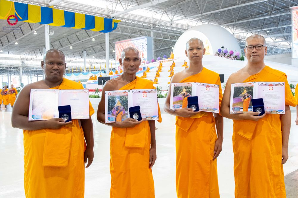 ภาพ No.308750:วันที่ 1 กุมภาพันธ์ พ.ศ. 2569 พิธีรับประกาศนียบัตร และพระของขวัญพระธรรมยาตรา ณ สภาธรรมกายสากล วัดพระธรรมกาย จ.ปทุมธานี