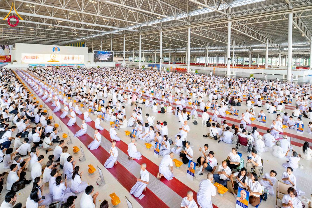 ภาพ No.319437:วันเสาร์ที่ 4 เมษายน พ.ศ.2569 พิธีขอขมา มอบผ้าไตร และถวายบาตรแด่นาคธรรมทายาท ในโครงการบรรพชาสามเณรฟื้นฟูพระพุทธศาสนาทั่วไทย โครงการหน่อแก้วเปรียญธรรม รุ่นที่ 14 โครงการสามเณรยุวธรรมทายาท รุ่นที่ 34 โครงการสามเณรมัชฌิมธรรมทายาท รุ่นที่ 30 ณ สภาธรรมกายสากล