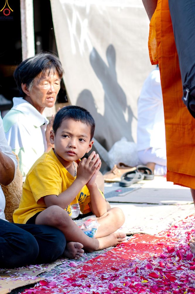 ภาพ No.290471:วันที่ 7 มกราคม พ.ศ. 2569 พิธีต้อนรับพระธรรมยาตรา ณ อนุสรณ์สถานลำดับที่ 2  สถานที่ตั้งมโนปณิธานบวชตลอดชีวิต อนุสรณ์สถานคลองบางนางแท่น (ภาพชุดที่ 2) อ.สามพราน จ.นครปฐม ในโครงการธรรมยาตรา กตัญญูบูชา มหาปูชนียาจารย์ พระมงคลเทพมุนี(สด จนฺทสโร) พระผู้ปราบมาร 