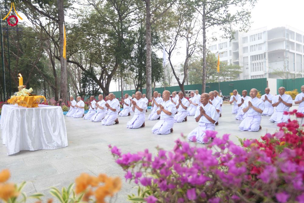 ภาพ No.298102:วันเสาร์ที่ 17 มกราคม พ.ศ. 2569 พิธีบรรพชาอุปสมบท โครงการอุปสมบทหมู่ บูชาธรรมครบ 117 ปี คุณยายอาจารย์มหารัตนอุบาสิกาจันทร์ ขนนกยูง  ณ อุโบสถพระไตรปิฎก วัดพระธรรมกาย